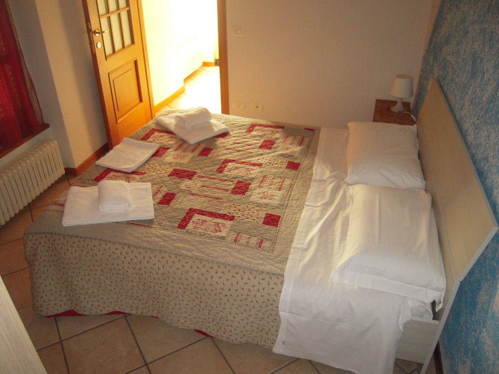 Bed And Breakfast Al Viale Papa Giovanni Bergamo Exterior foto